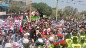 Ribuan Massa Datangi DPRD Musi Banyuasin, Tuntut Legalisasi Penyulingan Minyak Tradisional